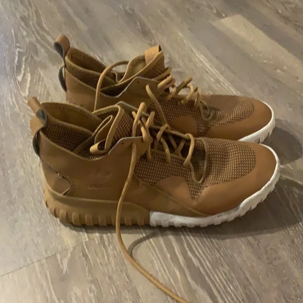 Adidas Tubular Sneaker- Great Used Condition
